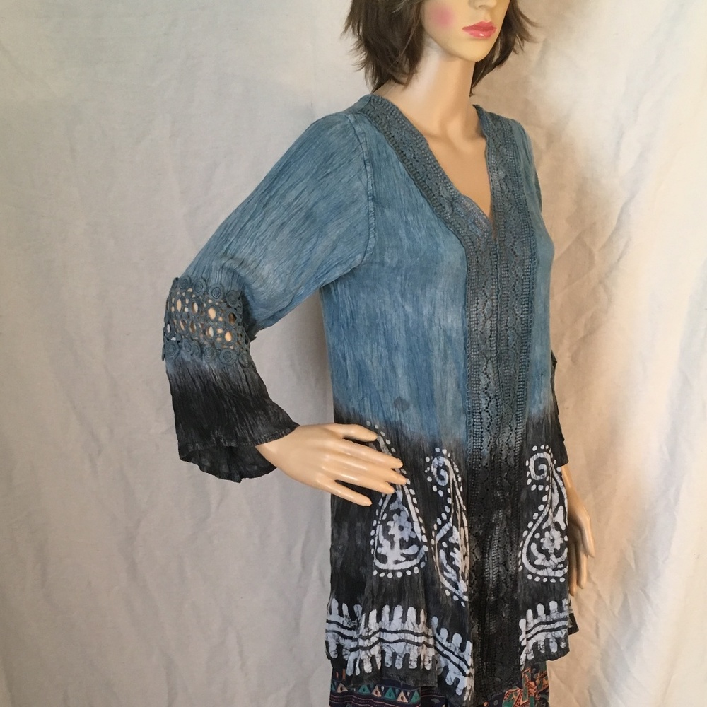 ❤️ HP NIB Shoreline Blue Paisley crochet Vneck Tunic S/M - Picture 2 of 5
